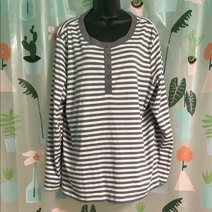 Style&Co Black and White Long Sleeve Buttoned Tee